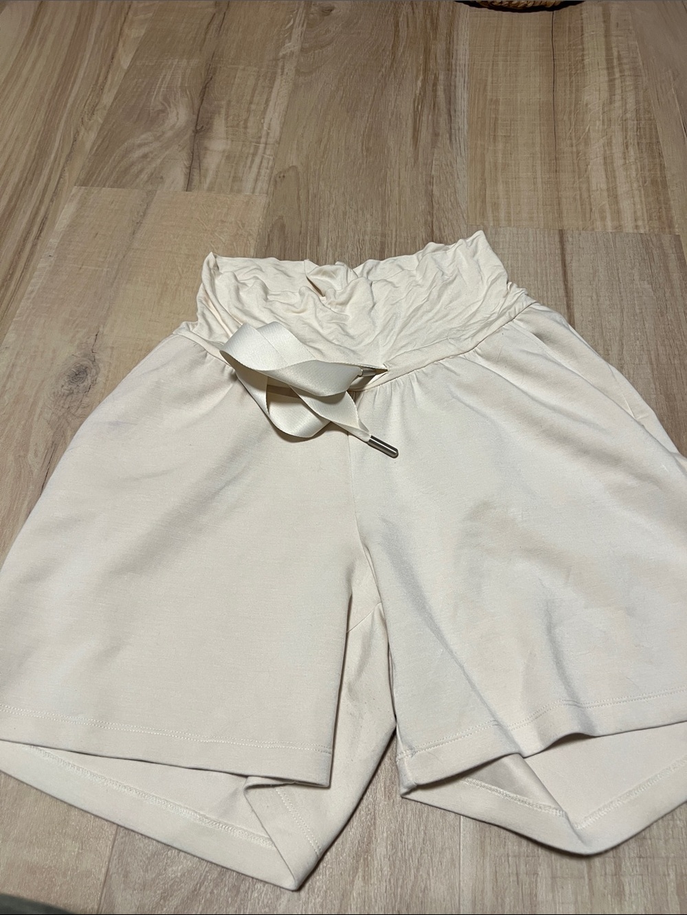 Seraphine Women's Maternity Cream Drawstring Waist Shorts M